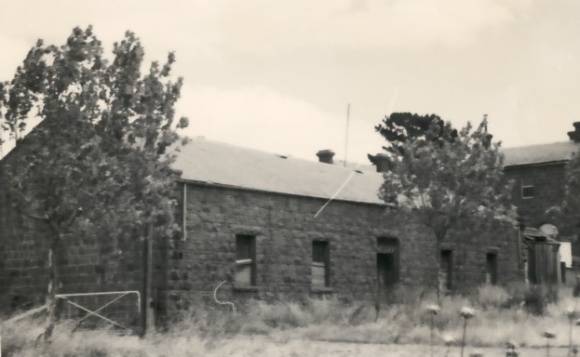 B0729 Cobb & Co Coaching Stables 