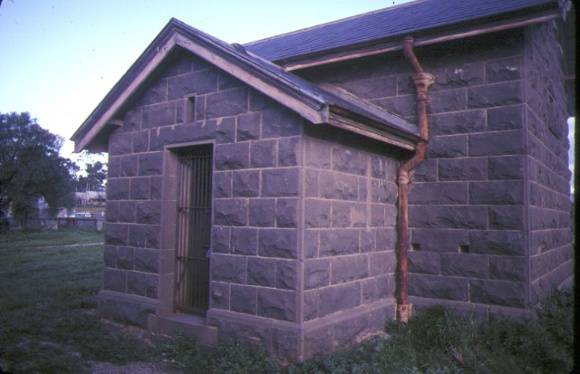 lock up davey street avoca front view aug1984