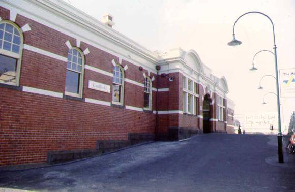 caulfield railway station normanby road caufield entry sw aug1998