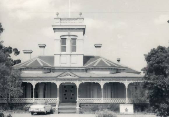 B1680 House 10 Queens Rd Melbourne
