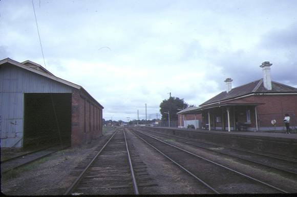 dunolly railway station track view aug1984