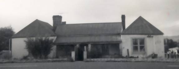 B0974 Commercial Hotel 