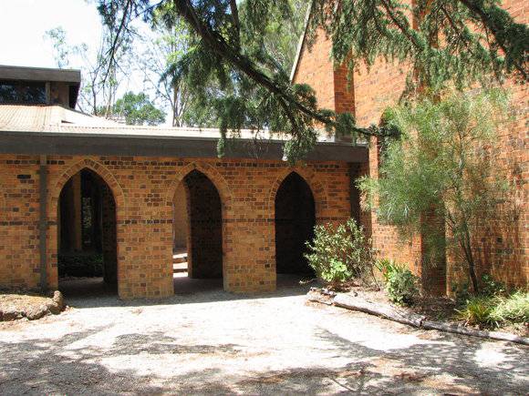 ST MARGARETS CHURCH AND ORIGINAL VICARAGE SOHE 2008