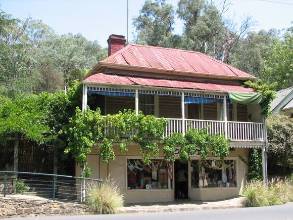 FORMER WARRANDYTE WINE HALL SOHE 2008