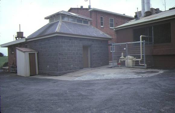 kyneton district hospital simpson street old morgue sep1984