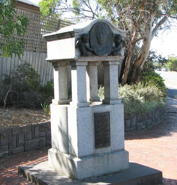 SIR THOMAS BENT STATUE SOHE 2008