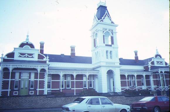 1 pyrenees house ararat front view jun1984