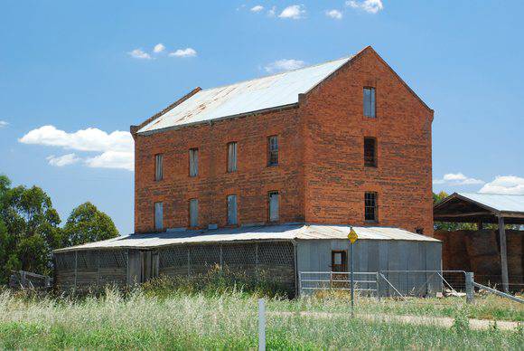 FORMER FLOUR MILL SOHE 2008