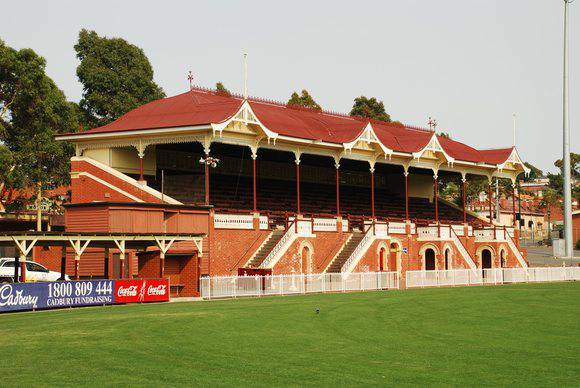 QUEEN ELIZABETH OVAL GRANDSTAND SOHE 2008