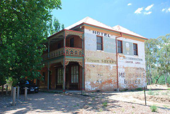 GREGORYS BRIDGE HOTEL SOHE 2008