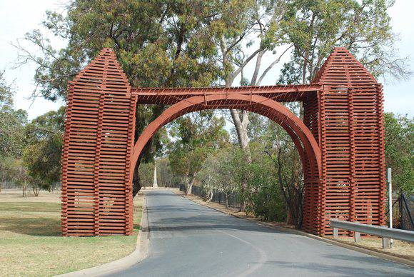 RED GUM MEMORIAL ARCHWAY SOHE 2008