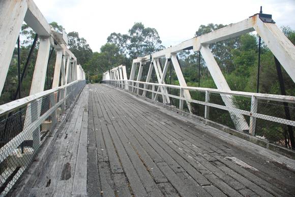 TIMBER TRUSS AND CONCRETE BRIDGE SOHE 2008