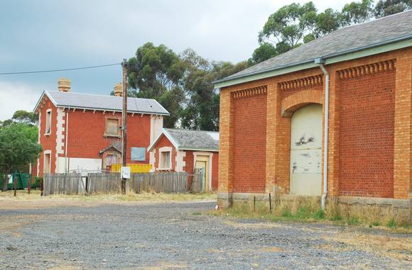 KANGAROO FLAT RAILWAY STATION COMPLEX SOHE 2008