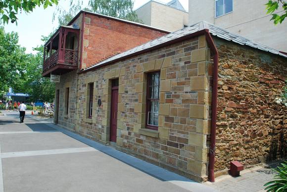 SPECIMEN COTTAGE SOHE 2008