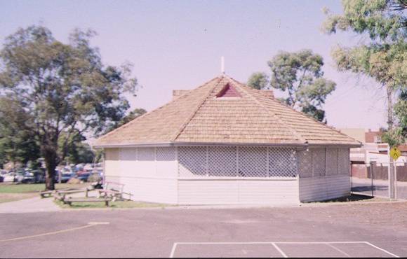 infant building & shelter shed coburg primary school no 484 bell street coburg pavilion feb 98