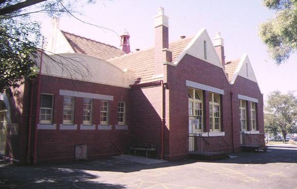 infant building & shelter shed coburg primary school no 484 bell street coburg side view feb 98