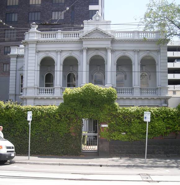 DODGSHUN HOUSE SOHE 2008