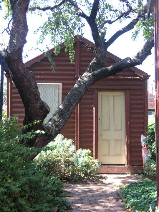 BELLHOUSE IRON HOUSE SOHE 2008