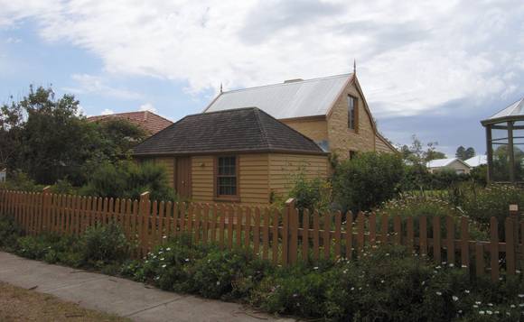 MOTTS COTTAGE SOHE 2008