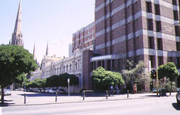 aubrey bowen wing royal victorian eye & ear hospital morrison place east melbourne corner view jan1998