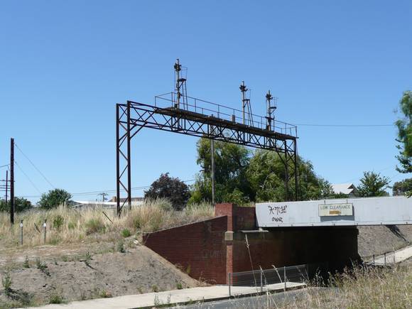 SIGNAL BOX A AND SIGNAL POSTS SOHE 2008