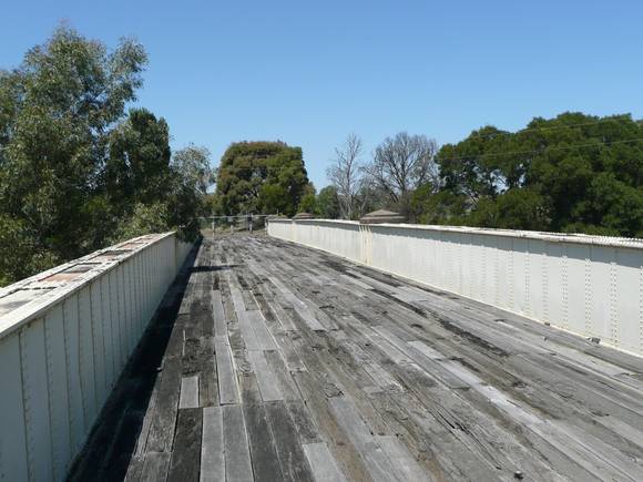 BRIDGE OVER LEIGH RIVER SOHE 2008