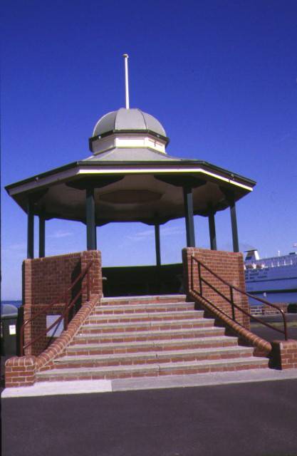 1 band rotunda beach street port melbourne front view apr1998