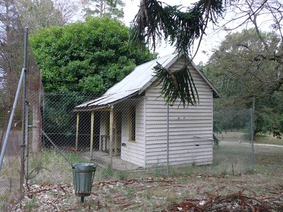 MALMSBURY BOTANIC GARDENS AND TOWN HALL SOHE 2008