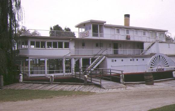 1 paddle steamer gam swan hill pioneer settlement swan hill side view may1998