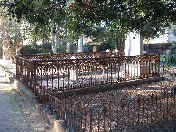 H0124 St Andrews Brighton graveyard view 2 May 2009