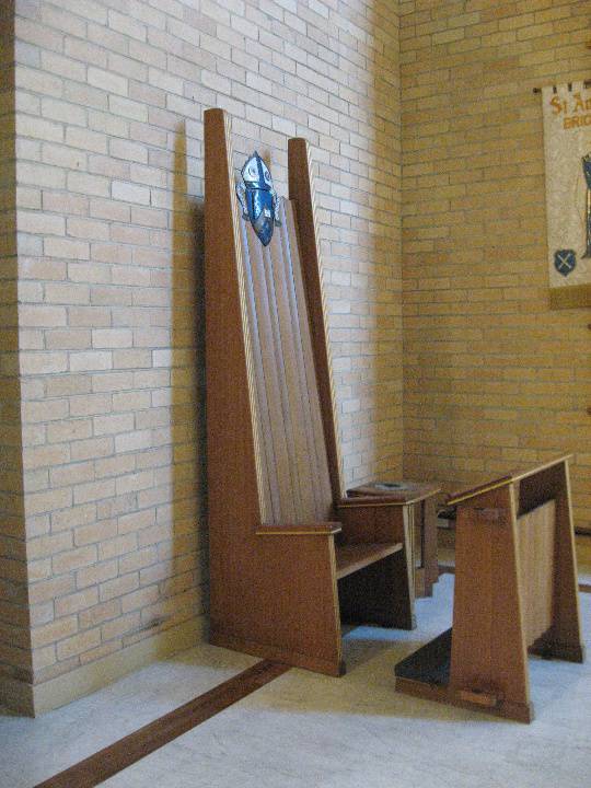 H0124 St Andrews Brighton furniture Bishop s throne May 2009