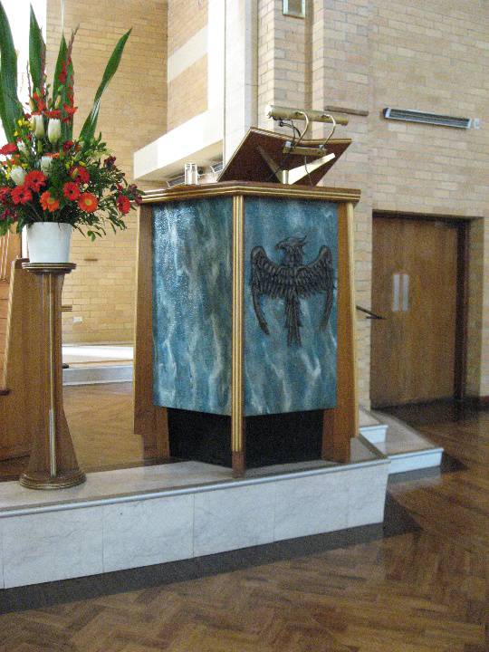 H0124 St Andrews Brighton furniture lectern May 2009