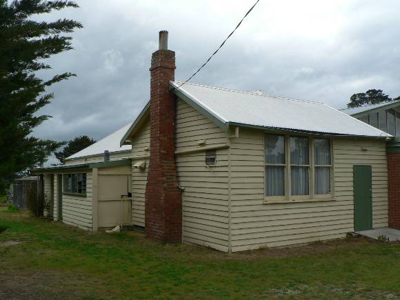 Rear of Mannibadar Hall, former school room? 