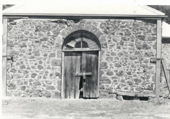 B2847 Benyeo Homestead Woolshed Fanlight
