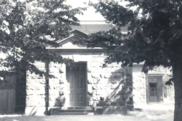 B1720 Court House Hutton St Kyneton