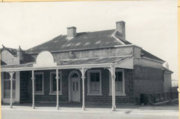 B1721 Former Queens Head Hotel High Street Kyneton