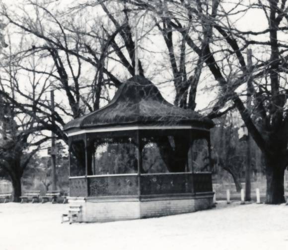 B2646 Band Rotunda 