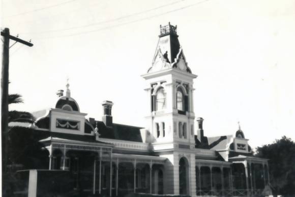 B2124 Pyrenees House 