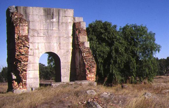 1 duke & timor deep lead gold mine timor pumping engine building rear view mar1998