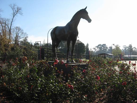 Flemington Racecourse_Phar Lap statue_KJ 15 Jun 09  