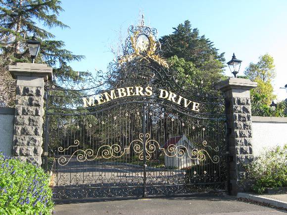 Flemington Racecourse_entrance to Members Drive & entrance box_KJ_15 Jun 09   