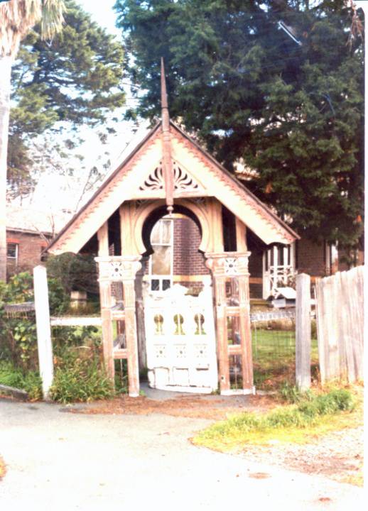 B4805 Lych Gate Ensignton Hawthorn 2