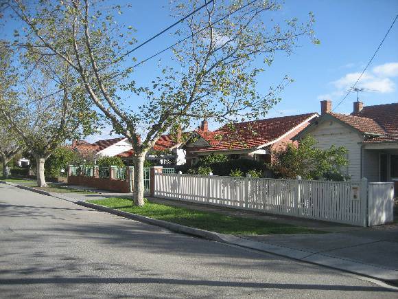 Interwar timber bungalows on Chaucer Avenue 