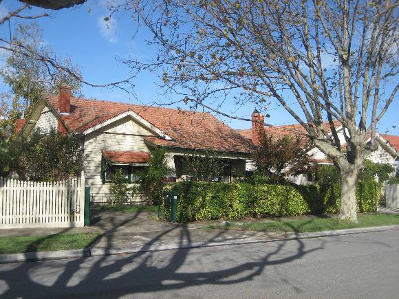 Timber interwar bungalow on Chaucer Street