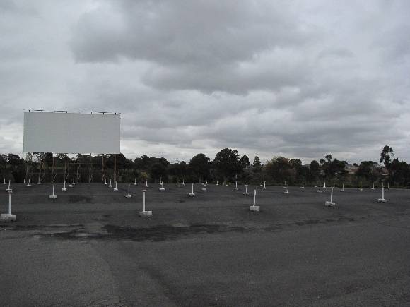 Coburg Drive In_8 May 2009_mz_Field 2
