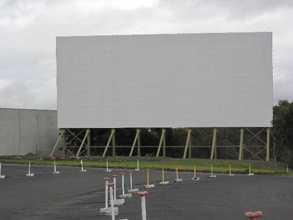 Coburg Drive In_8 May 2009_mz_Screen 3