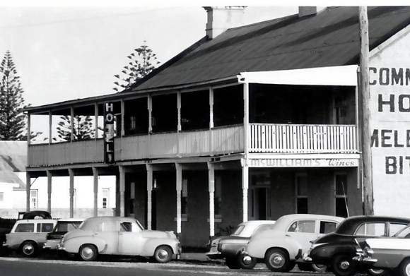 B0756 The Commercial Hotel 