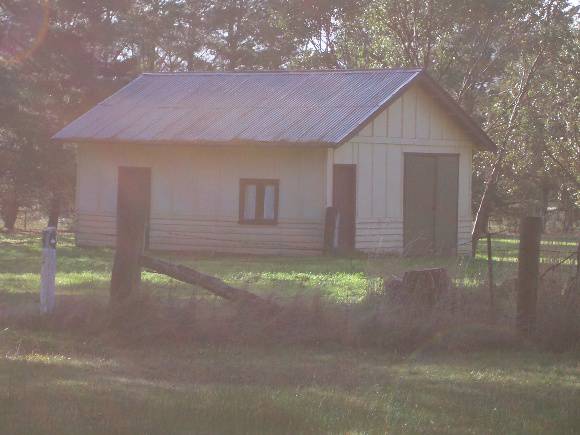 Meredith Catholic Church
Source: "The Stepping Stone : A History of the Shire of
Bannockburn" by Derek Beaurepaire. P127