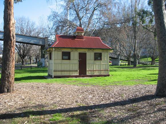Yarra Park Cabman's shelter. July 2009