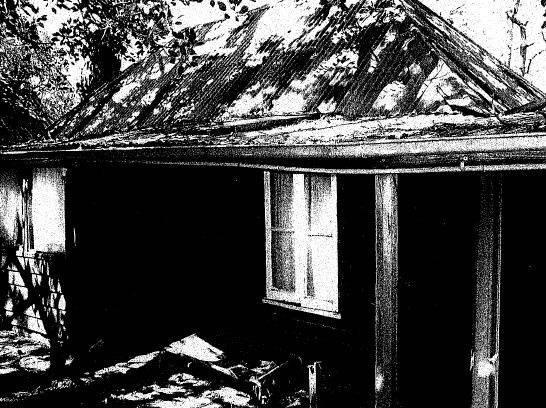 HO238 - Rear (north) elevation, showing vertical slabs